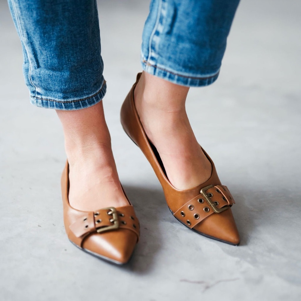 Women's Brown Beast Fashion Selina Pointed Toe Buckle Flats Size 8.5